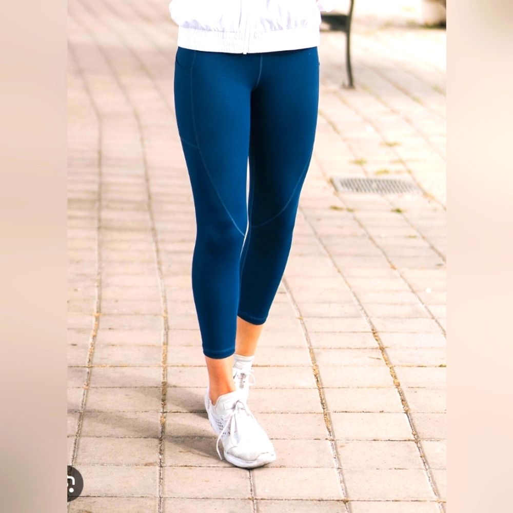 Zyia Navy Pocket Light n Tight Hi-Rise Capri